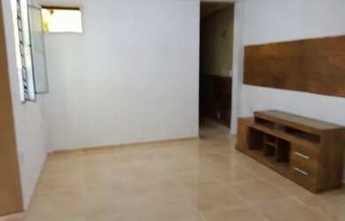 Imagem: A casa possui 1 Dormitório, 1 Banheiro, 2 Vagas na garagem