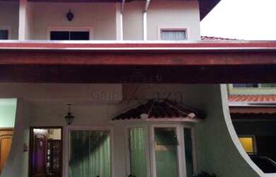 Imagem: A casa em condomínio possui 3 Dormitórios, 2 Banheiros, 2