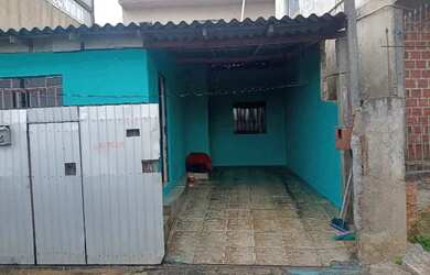 Imagem: A casa possui 2 Dormitórios, 1 Banheiro, 1 Vaga na garagem