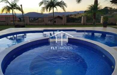 Imagem: A casa em condomínio possui 4 Dormitórios, 4 Banheiros, 5