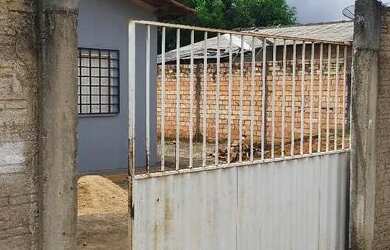 Imagem 2: Aluga se casa no SHC. Varanda, 1m² de Área, 2 Vagas na garageme2 Dormitórios