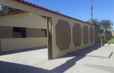 Imagem: A casa possui 3 Dormitórios, 2 Banheiros, 3 Vagas na garagem