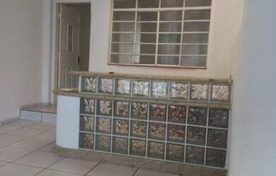 Imagem: A casa possui 2 Dormitórios, 2 Banheiros e 136m² de Área