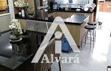 Imagem: A casa possui 3 Dormitórios, 3 Banheiros, 2 Vagas na garagem