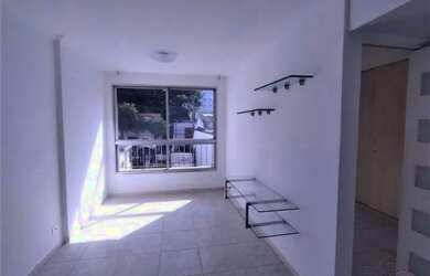 Imagem: O apartamento possui 1 Dormitório, 1 Banheiro, 1 Vaga na garagem