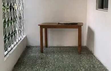 Imagem: A casa possui 3 Dormitórios, 1 Banheiro, 1 Vaga na garagem