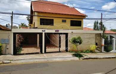 Imagem: O depósito possui 4 Vagas na garagem, 337m² de Área e está