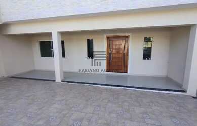 Imagem: A casa possui 3 Dormitórios, 1 Banheiro, 1 Vaga na garagem