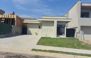 Imagem: A casa em condomínio possui 3 Dormitórios, 1 Banheiro, 3 Vagas