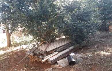 Imagem: A casa possui 3 Dormitórios, 2 Banheiros, 1 Vaga na garagem