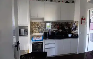 Imagem: O apartamento possui 3 Dormitórios, 1 Banheiro, 2 Vagas na