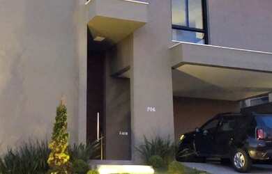 Imagem: A casa em condomínio possui 4 Dormitórios, 5 Banheiros, 4