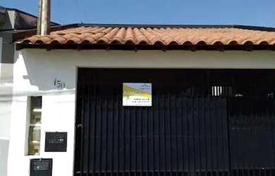 Imagem: A casa possui 1 Dormitório, 1 Banheiro, 1 Vaga na garagem