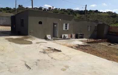 Imagem: A casa em condomínio possui 5 Dormitórios, 3 Banheiros, 5