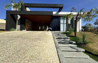 Imagem 2: CONDOMÍNIO CHAMPAGNE. Piscina, Área de serviço, 270m² de Áreae4 Vagas...