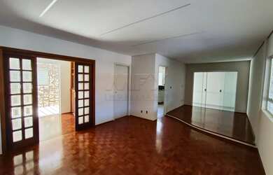 Imagem: A casa possui 3 Dormitórios, 4 Banheiros, 2 Vagas na garagem