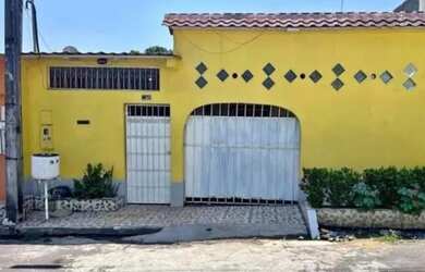 Imagem: A casa possui 2 Dormitórios, 1 Banheiro, 2 Vagas na garagem