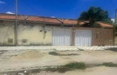 Imagem: A casa possui 2 Dormitórios, 1 Banheiro, 1 Vaga na garagem