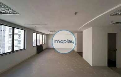 Imagem: O depósito possui 3 Vagas na garagem e 90m² de Área e está