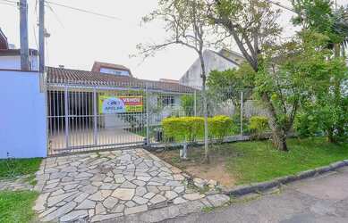 Imagem: A casa possui 5 Dormitórios, 5 Banheiros, 3 Vagas na garagem