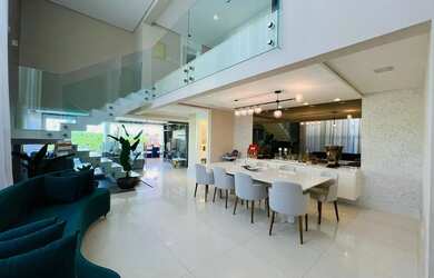 Imagem: A casa possui 4 Dormitórios, 4 Banheiros, 2 Vagas na garagem