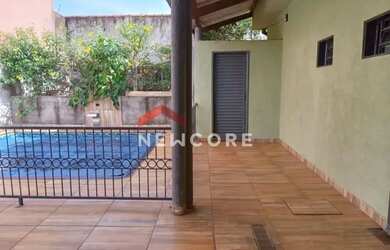 Imagem: A casa possui 2 Dormitórios, 3 Banheiros, 2 Vagas na garagem