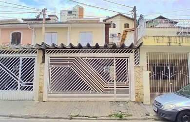 Imagem: A casa possui 3 Dormitórios, 3 Banheiros, 2 Vagas na garagem