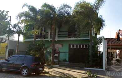 Imagem: A casa possui 3 Dormitórios, 2 Banheiros, 2 Vagas na garagem