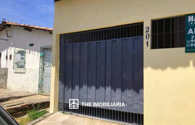 Imagem: A casa possui 3 Dormitórios, 1 Banheiro, 1 Vaga na garagem