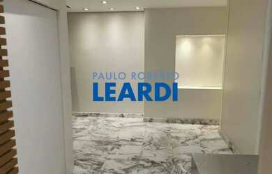 Imagem: O depósito possui 2 Vagas na garagem, 70m² de Área e está