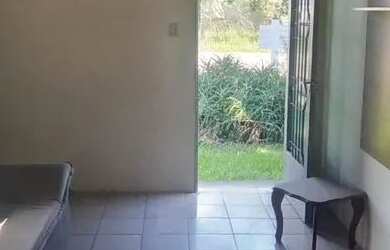 Imagem 7: Vendo grande terreno com 2 casas. Ótimo para morar ou investir