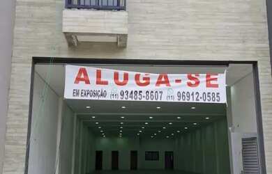 Imagem: O depósito possui 3 Vagas na garagem e 400m² de Área e está