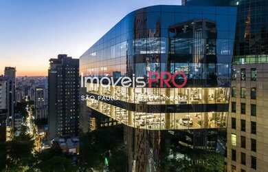 Imagem: O depósito possui 5 Vagas na garagem e 919m² de Área e está