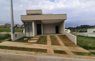 Imagem: A casa em condomínio possui 3 Dormitórios, 2 Banheiros, 2