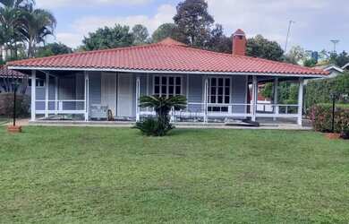 Imagem: A casa em condomínio à venda possui 5 Dormitórios, 4 Banheiros