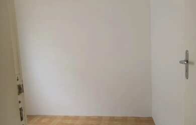 Imagem: O quarto possui Imóvel mobiliado, Guarda roupa e está localizado