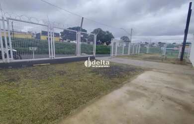 Imagem: O depósito possui 5 Vagas na garagem, 150m² de Área e está