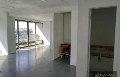 Imagem: O depósito possui 2 Vagas na garagem e 86m² de Área e está