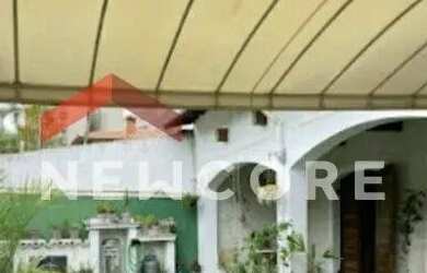 Imagem: A casa possui 4 Dormitórios, 5 Banheiros, 2 Vagas na garagem