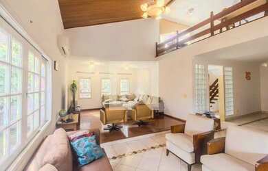 Imagem: A casa possui 3 Dormitórios, 4 Banheiros, 4 Vagas na garagem