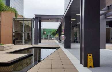 Imagem: O depósito possui 5 Vagas na garagem, 502m² de Área e está