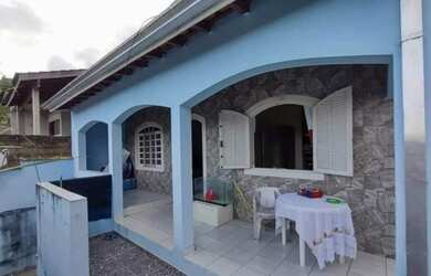 Imagem: A casa possui 2 Dormitórios, 1 Banheiro, 1 Vaga na garagem