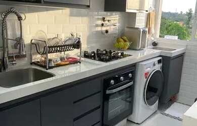 Imagem: O apartamento possui 2 Dormitórios, 1 Banheiro, 1 Vaga na garagem