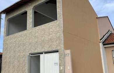 Imagem: A casa possui 3 Dormitórios, 2 Banheiros e está localizado