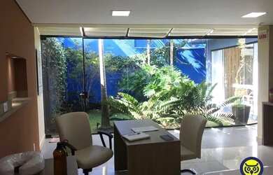 Imagem: O depósito possui 4 Vagas na garagem, 149m² de Área e está