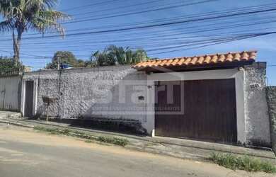 Imagem: A casa possui 3 Dormitórios, 2 Banheiros, 164m² de Área e