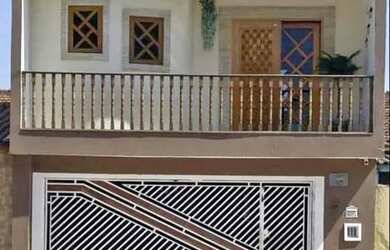 Imagem: A casa possui 3 Dormitórios, 2 Banheiros, 3 Vagas na garagem