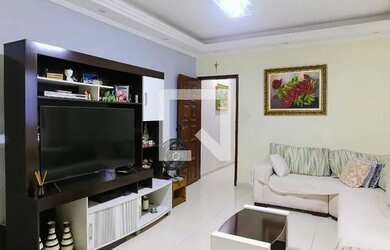 Imagem: A casa possui 3 Dormitórios, 3 Banheiros, 2 Vagas na garagem