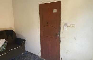 Imagem: A casa possui 3 Dormitórios, 1 Banheiro, 500m² de Área e