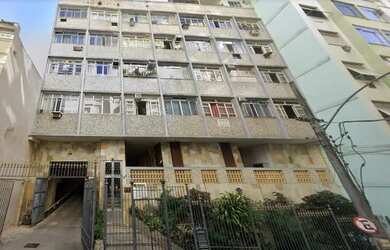 Imagem: O apartamento possui 1 Dormitório, 1 Banheiro, 1 Vaga na garagem